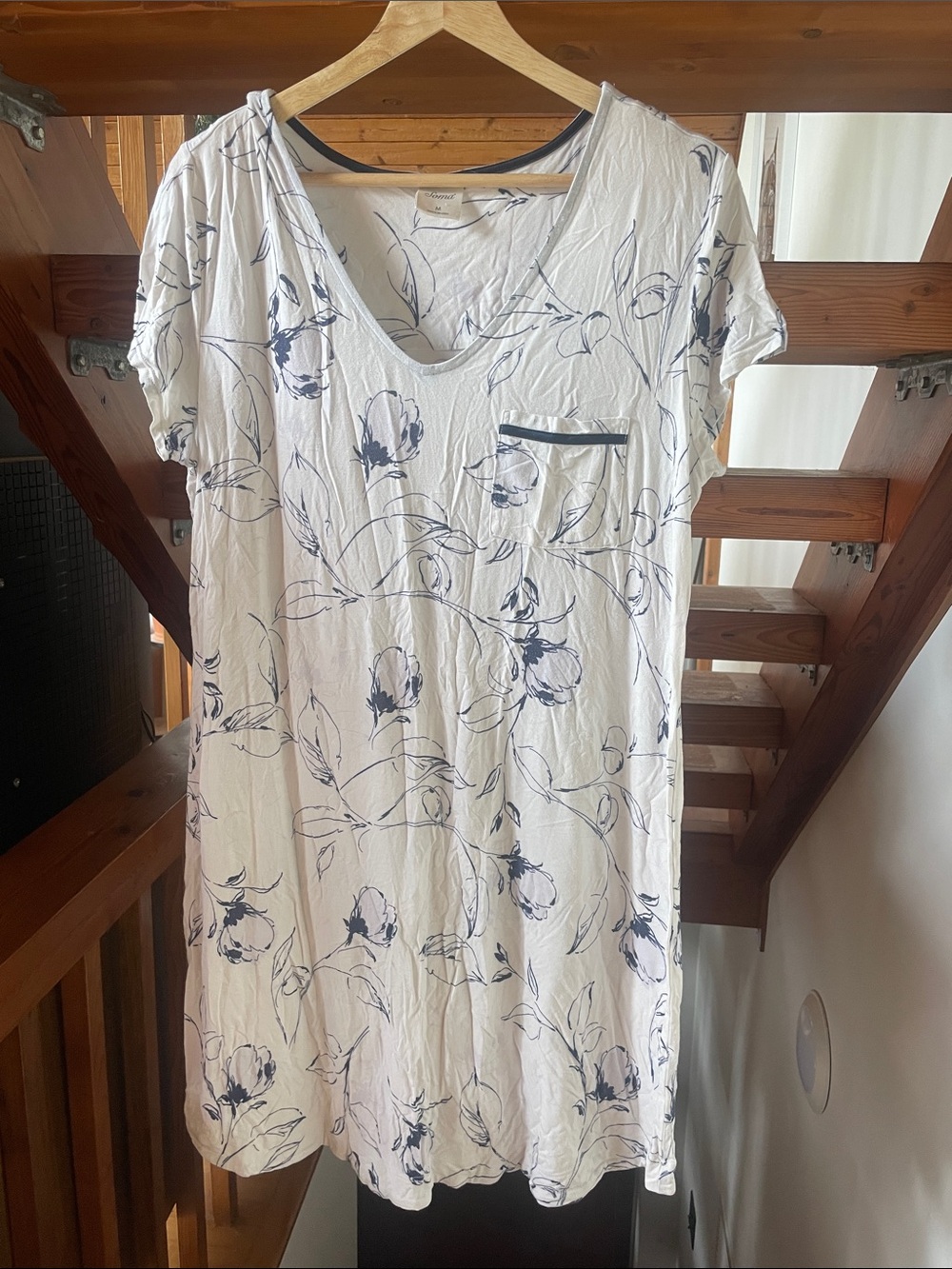 Soma Intimates White Floral & Navy nightgown size Medium
